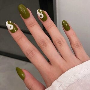 Green Yin Yang Press On Nails